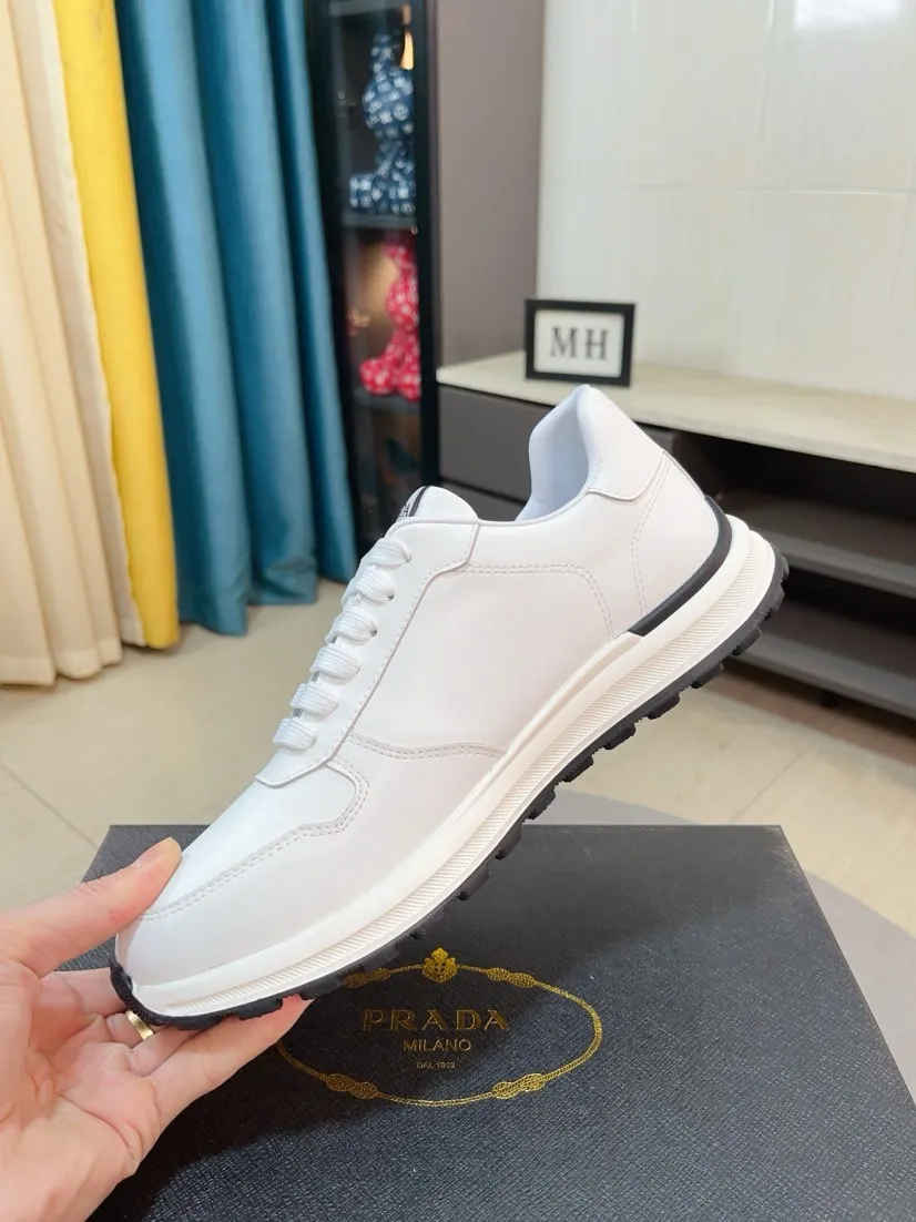 Men's shoes 💰420🌹🌹High-quality new Prada counters are launched simultaneously. The new men's shoes and 😘fabrics are selected from imported mesh and glue-spraying technology. Imported cowhide lining. 👍🏿High-end☄️Open-molded non-slip rubber outsole, exquisite lines, simple and elegant, comfortable and high-end for leisure travel. Code number: 38 to 44